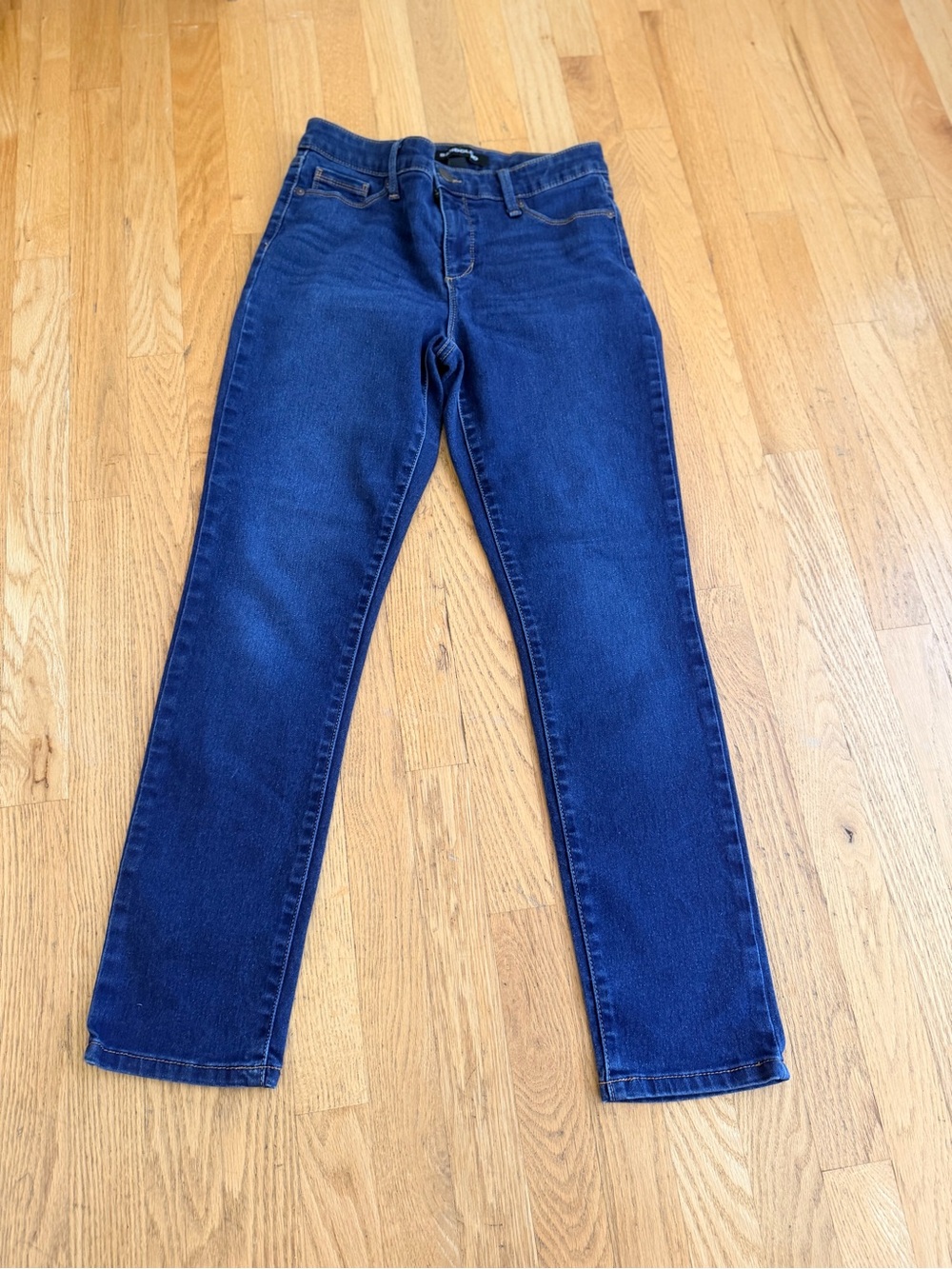 Ladies Size 8 "Bandolino" AMY Deep Blue Slim Straight Jeans GUC